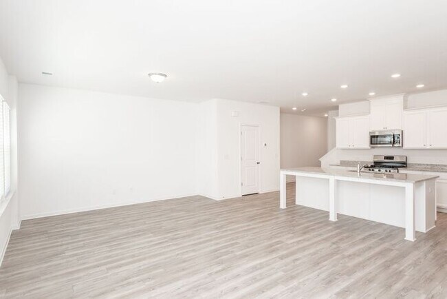 Foto del edificio - Beautifully designed 3-bedroom, 2.5-bath e...