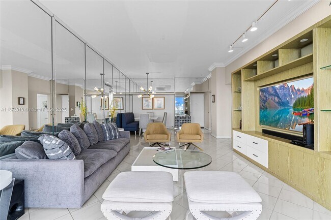 Building Photo - 3731 N Country Club Dr
