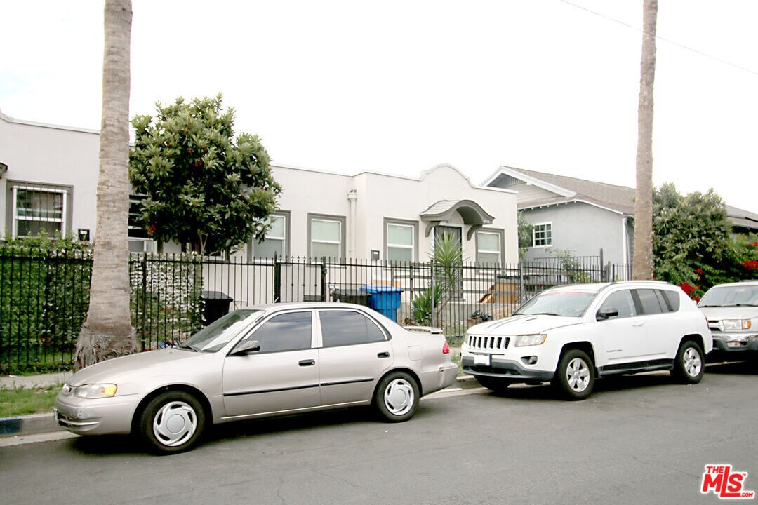 4553 W Maplewood Ave, Los Angeles, CA 90004 Room for Rent in Los Angeles, CA