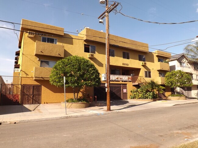 Foto del edificio - 5513 Fulcher Ave
