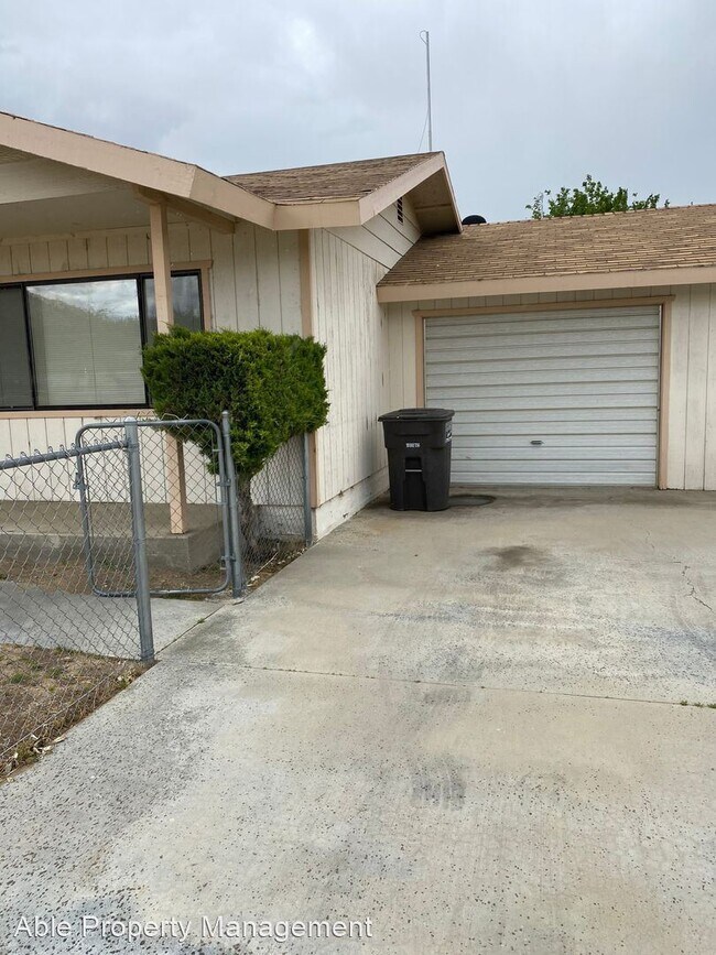 Building Photo - 2831 Steensen St