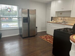 Building Photo - 603 Moody St