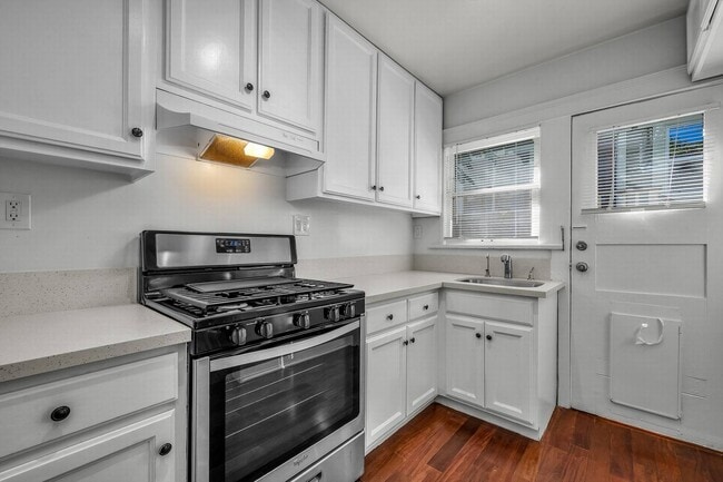 Building Photo - 660 Ocean Park Blvd