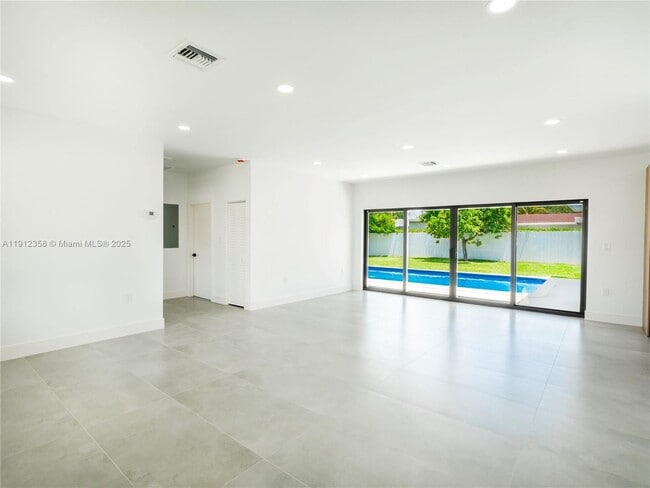 Building Photo - 1181 NE 202nd St