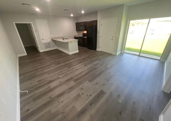 Building Photo - 2261 Florida Dr