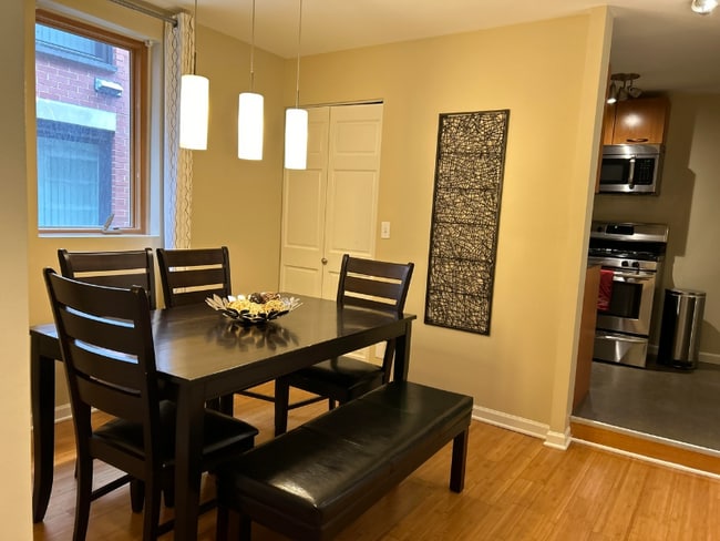 Photo - 830 W Altgeld St Apartment