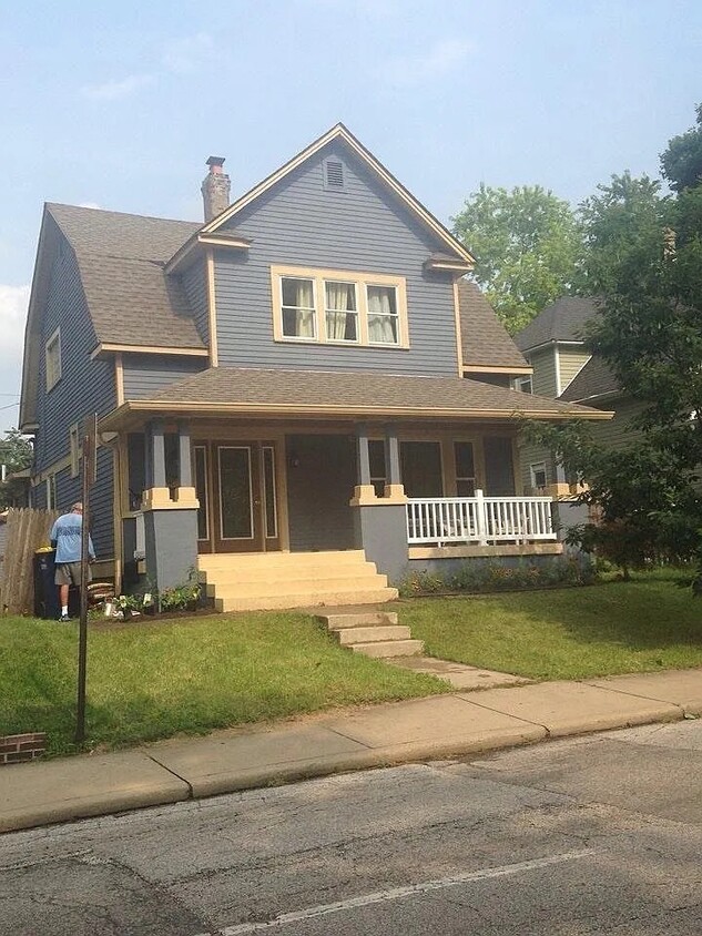 front exterior (has been updated with vinyl siding) - 407 N Arsenal Ave