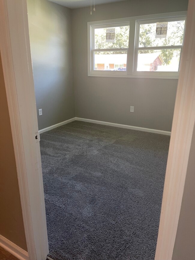 Building Photo - 510 Tulip St