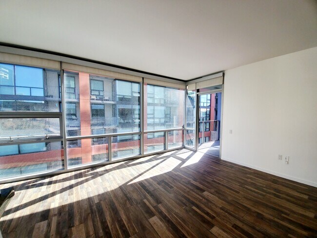 Building Photo - 321 10th Ave
