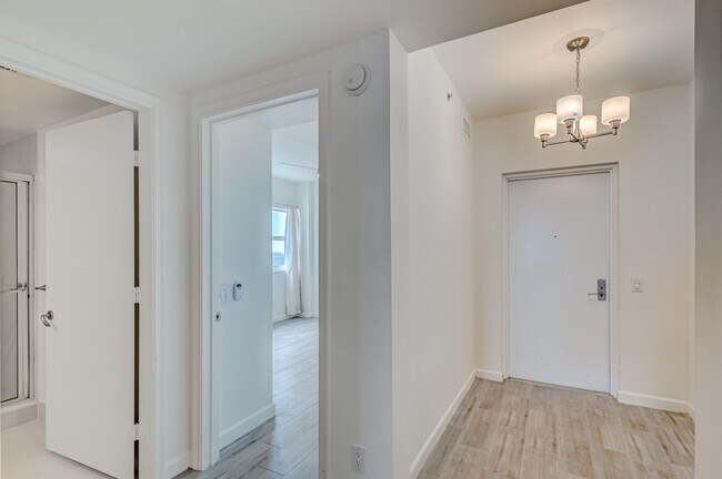 Foto del edificio - 2640 Lake Shore Dr
