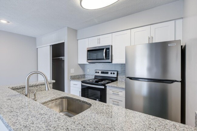 Building Photo - Wexford Lakes Apartments and Townhomes
