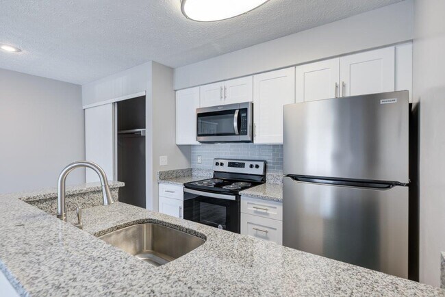 Building Photo - Wexford Lakes Apartments and Townhomes