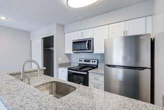 Building Photo - Wexford Lakes Apartments and Townhomes