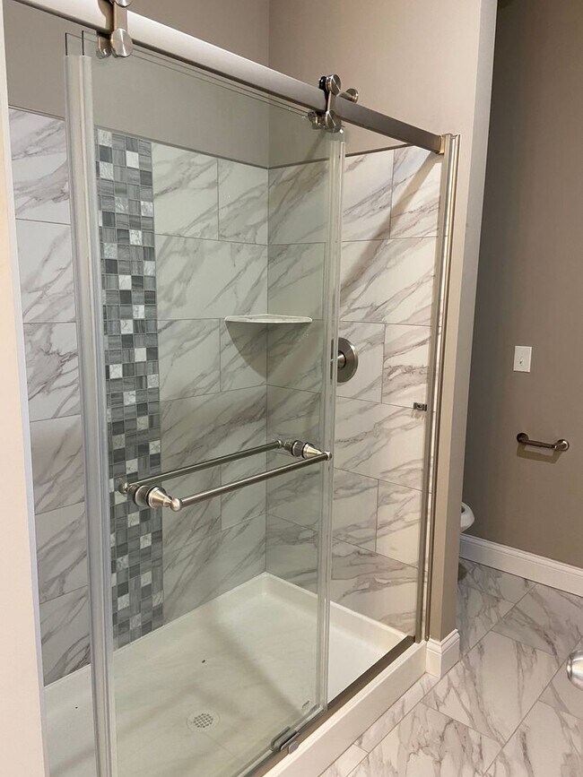 Foto del edificio - New condo for lease - 303 Deerfield RIdge ...