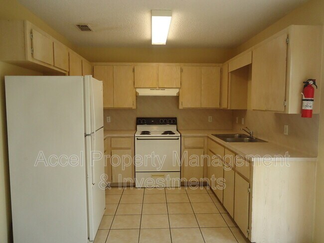 Building Photo - 1201 W Carmen Ave