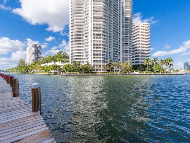 Foto del edificio - 3745 NE 171 St