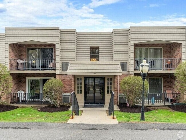 Building Photo - 611 Calais Dr
