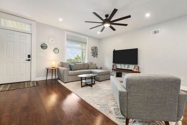 Foto del edificio - 5470 Hillcrest St