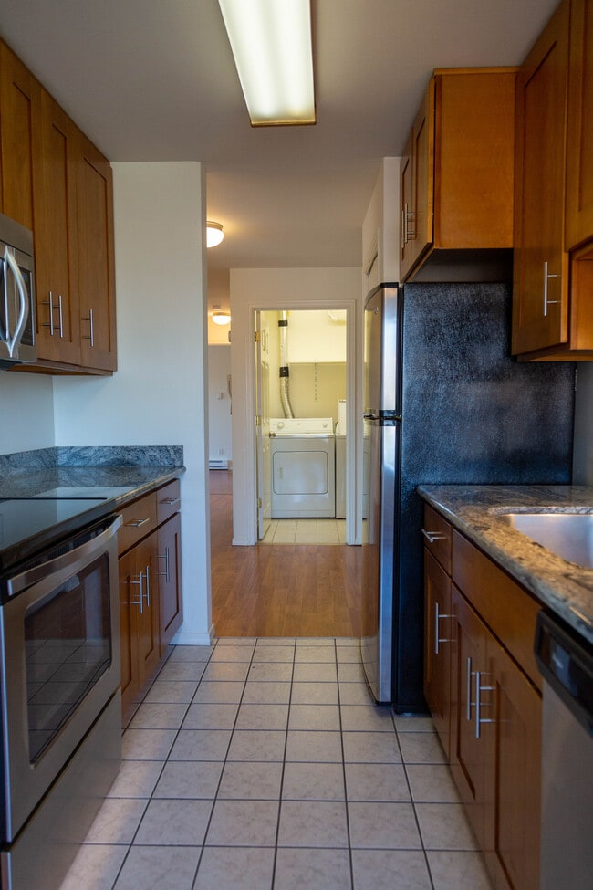 Building Photo - Madlyn Apartments