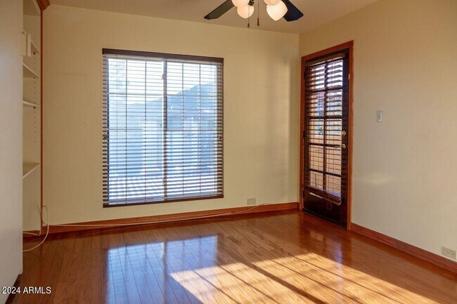 Foto del edificio - 10410 N Cave Creek Rd