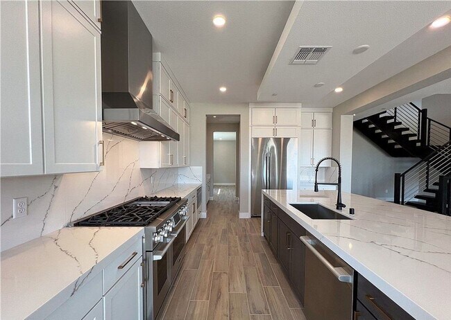 Building Photo - STUNNING BRAND NEW BUILD! 5 BED / 6 BATH, ...