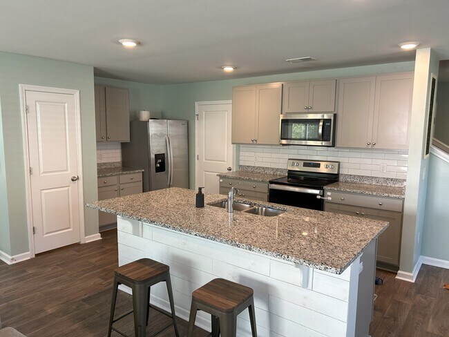 Building Photo - 121 Barbados Cir
