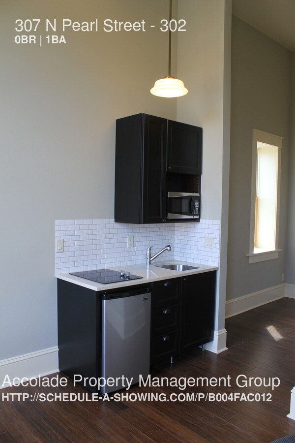 Building Photo - Luxury Downtown Living at the Kleinberg