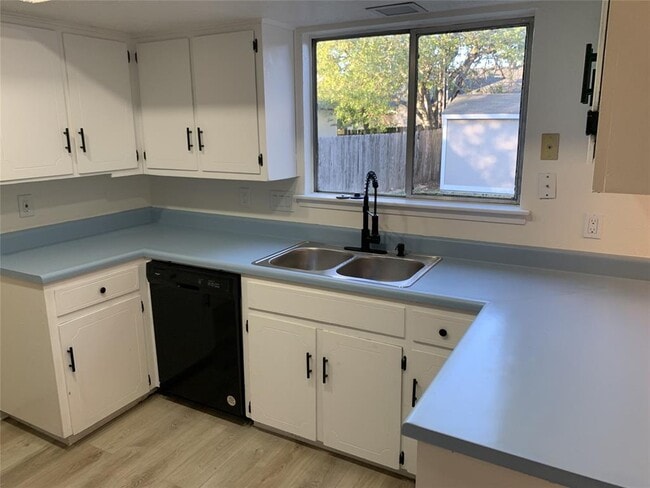 Building Photo - 1800 Wagon Gap Dr