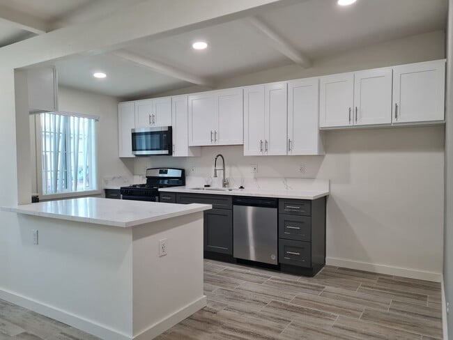 Remodeled 1 Bedroom Unit in Orange - Remodeled 1 Bedroom Unit in Orange Apartment