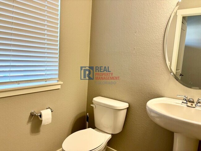 Foto del edificio - 2051 Rosette Ln