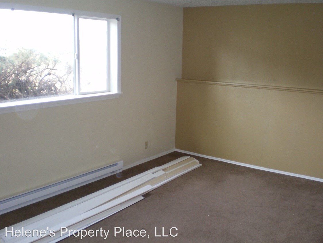 Building Photo - 215-225 NW Tingley St