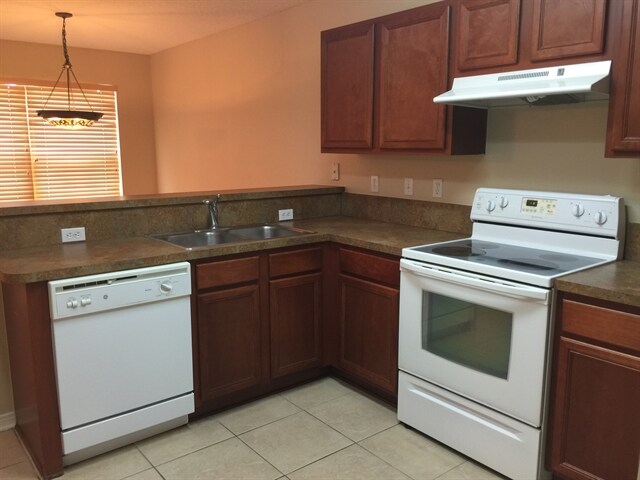 Foto del edificio - 2474 Creekfront Drive