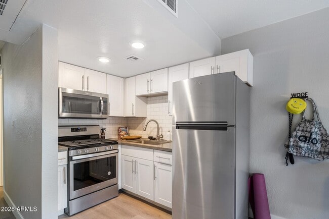 Building Photo - 4025 N 40th St