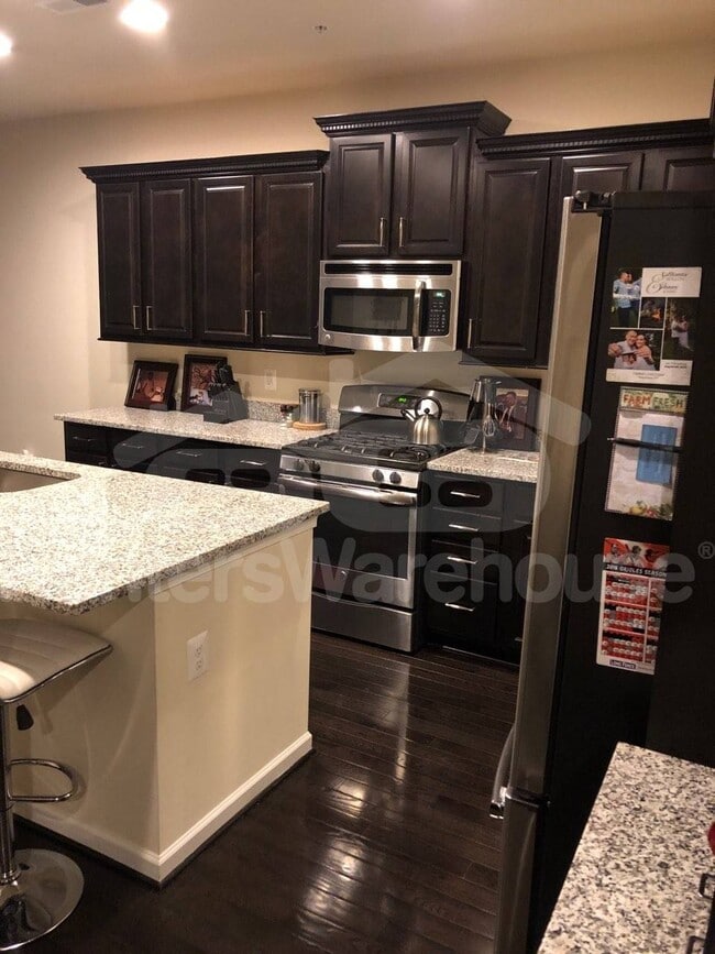 Building Photo - 1124 Red Hawk Way