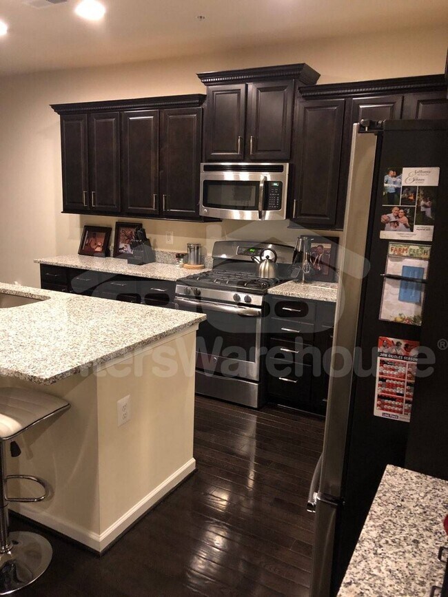 Foto del edificio - 1124 Red Hawk Way