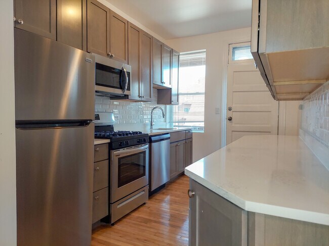 Building Photo - 2130 W Berteau Ave