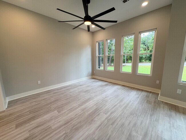 Foto del edificio - 226 E Bradford Rd