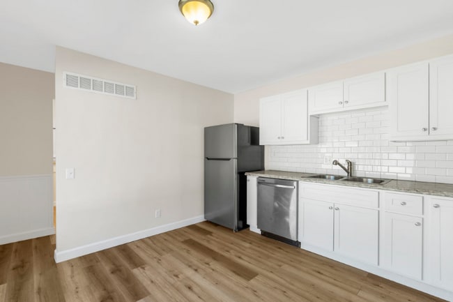 Building Photo - 2 Storkway Ct