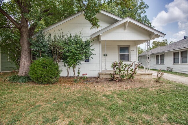 Building Photo - 1030 W Bewick St