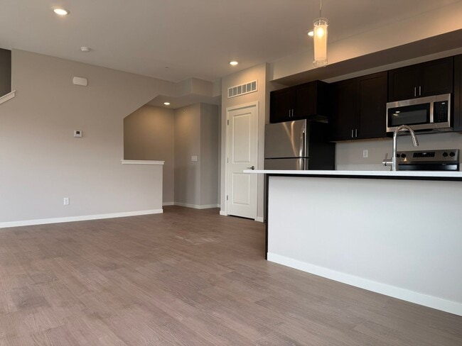 Building Photo - 141 Clark Dr