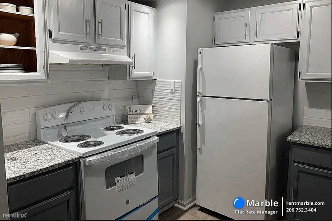 Building Photo - 2 br, 1 bath Townhome - 2664 Hitchcock Dr