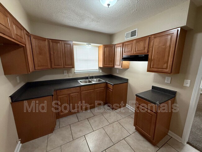 Foto del edificio - 911 Chesterton Dr