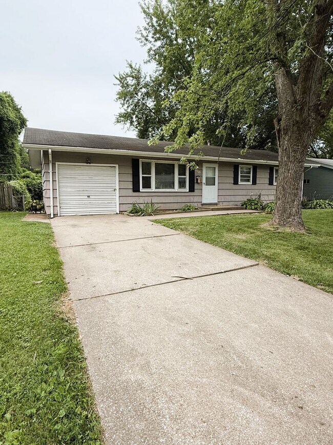 Building Photo - 38 Fenwick Dr
