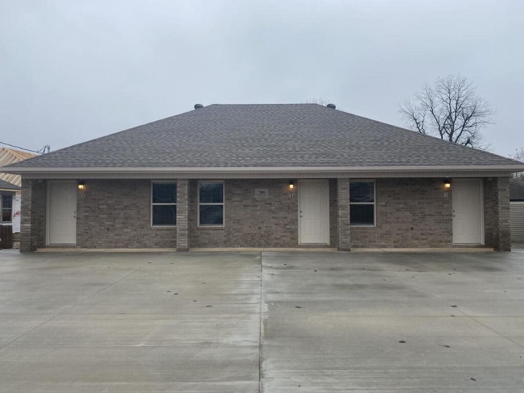 Foto principal - 709 S 4th Street