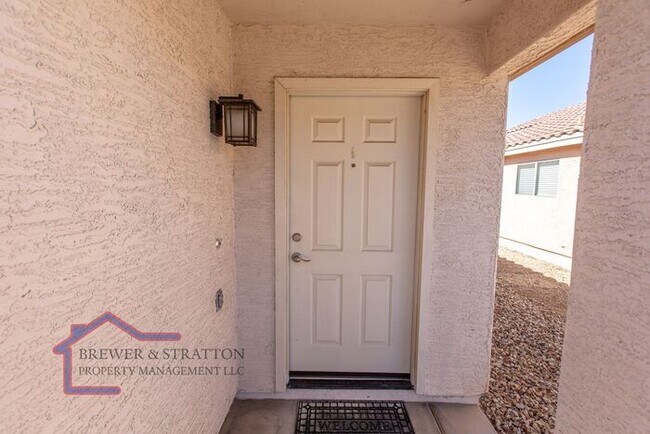 Building Photo - 906 E Saratoga St - 3BR, 2 BA - Lindsay/Wa...