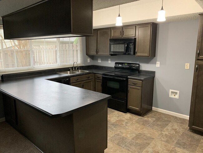 Building Photo - 3BD/2.5BA Hobbits Glen Condo in Germantown.