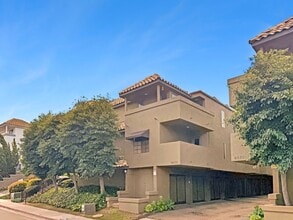 Building Photo - 6033 Estelle St