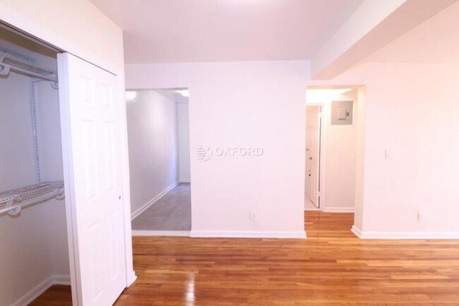 Building Photo - 1 bedroom in ELMHURST NY 11373