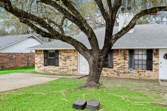 Building Photo - 3004 Manor Ln