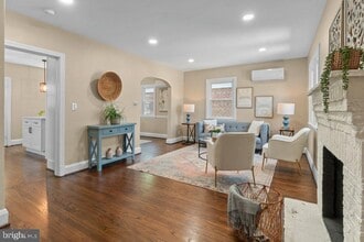Building Photo - 3027 Lavender Ave